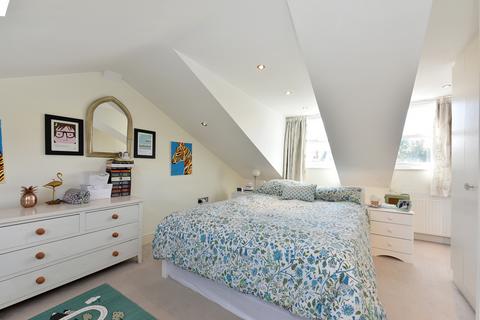 1 bedroom flat to rent - Ferndale Road, Clapham North, London SW4 - With a Study Room