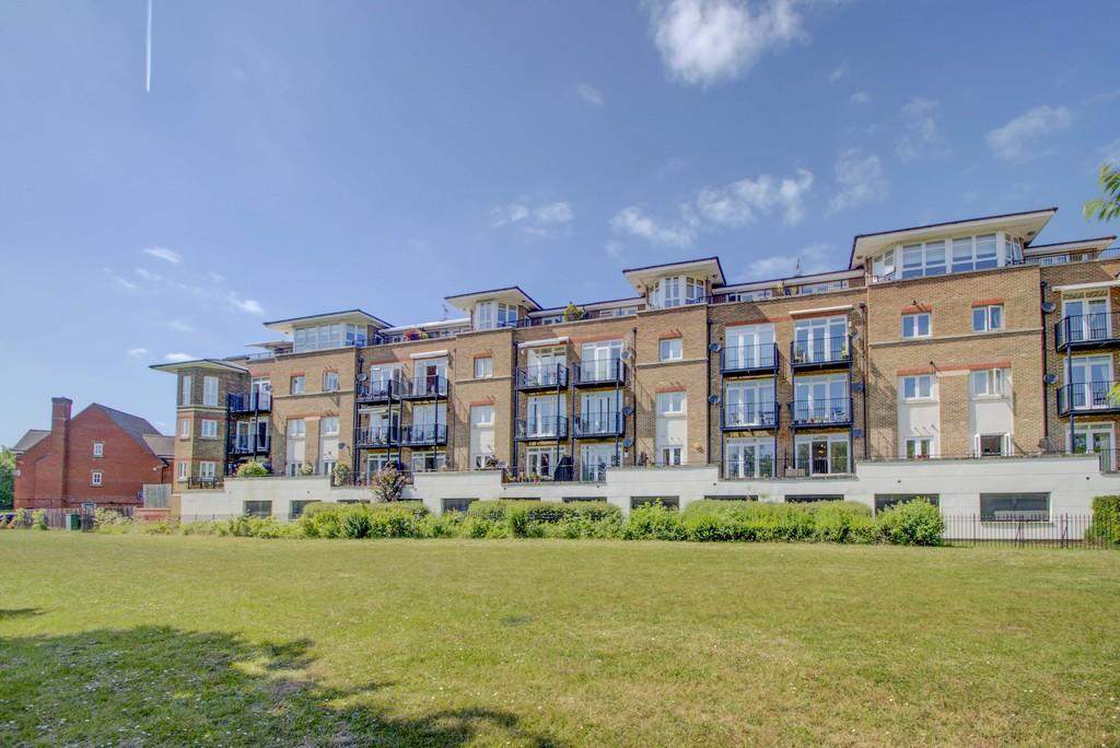 Lady Aylesford Avenue, Stanmore HA7 3 bed penthouse for sale £1,100,000