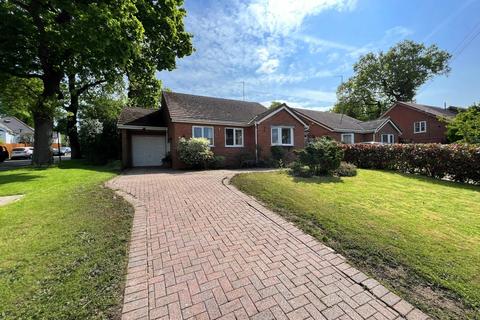 2 bedroom detached bungalow for sale - Harewood Close, Hall Green