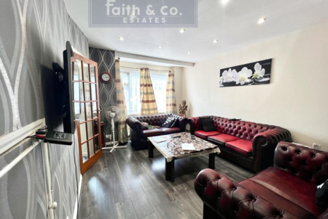 Harrow Road, Feltham TW14