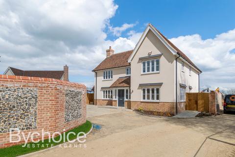 4 bedroom detached house for sale, Clayhall Court, Acton