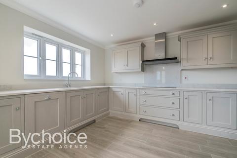 4 bedroom detached house for sale, Clayhall Court, Acton