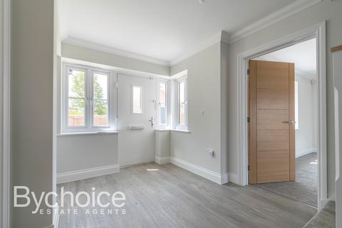 4 bedroom detached house for sale, Clayhall Court, Acton