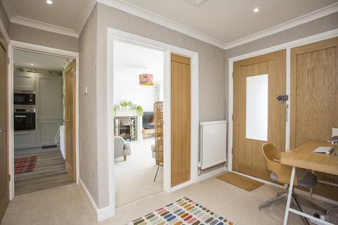 2 bedroom detached bungalow for sale - Elim Court Gardens, Crowborough