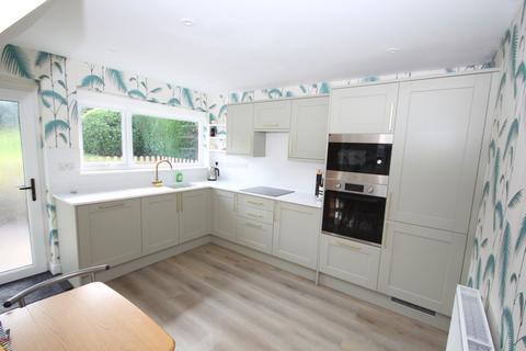 2 bedroom detached bungalow for sale - Elim Court Gardens, Crowborough