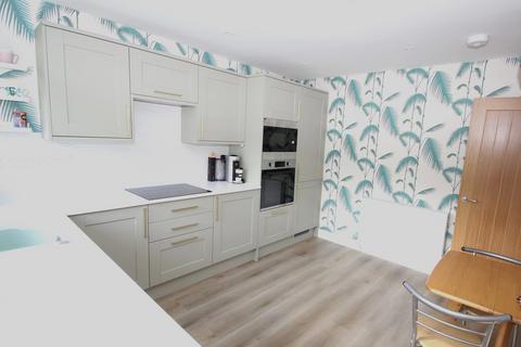 2 bedroom detached bungalow for sale - Elim Court Gardens, Crowborough