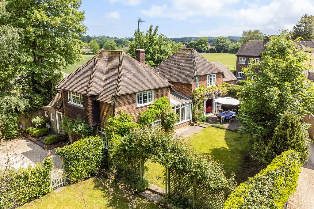 Liphook, Hampshire 5 bed detached house for sale £975,000