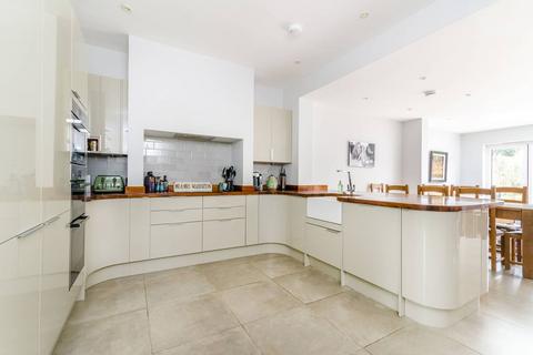 4 bedroom house to rent - Birkbeck Road, Beckenham, BR3