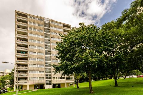 1 bedroom flat to rent - Tangley Grove, Roehampton, London, SW15