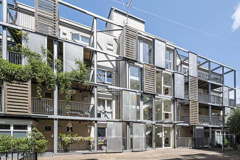 Flat 13, 6 Trinity Mews, London, E1 3BT