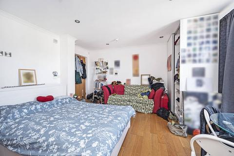 Flat 13, 6 Trinity Mews, London, E1 3BT
