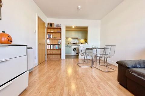 1 bedroom apartment to rent, Commercial Road, E1