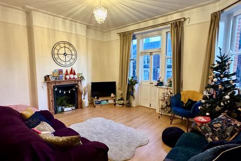 2 bedroom apartment to rent, Lurline Gardens, London