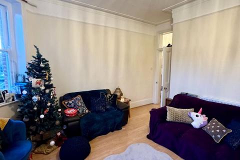 2 bedroom apartment to rent, Lurline Gardens, London