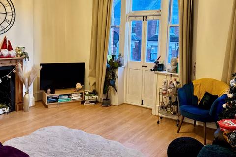 2 bedroom apartment to rent, Lurline Gardens, London