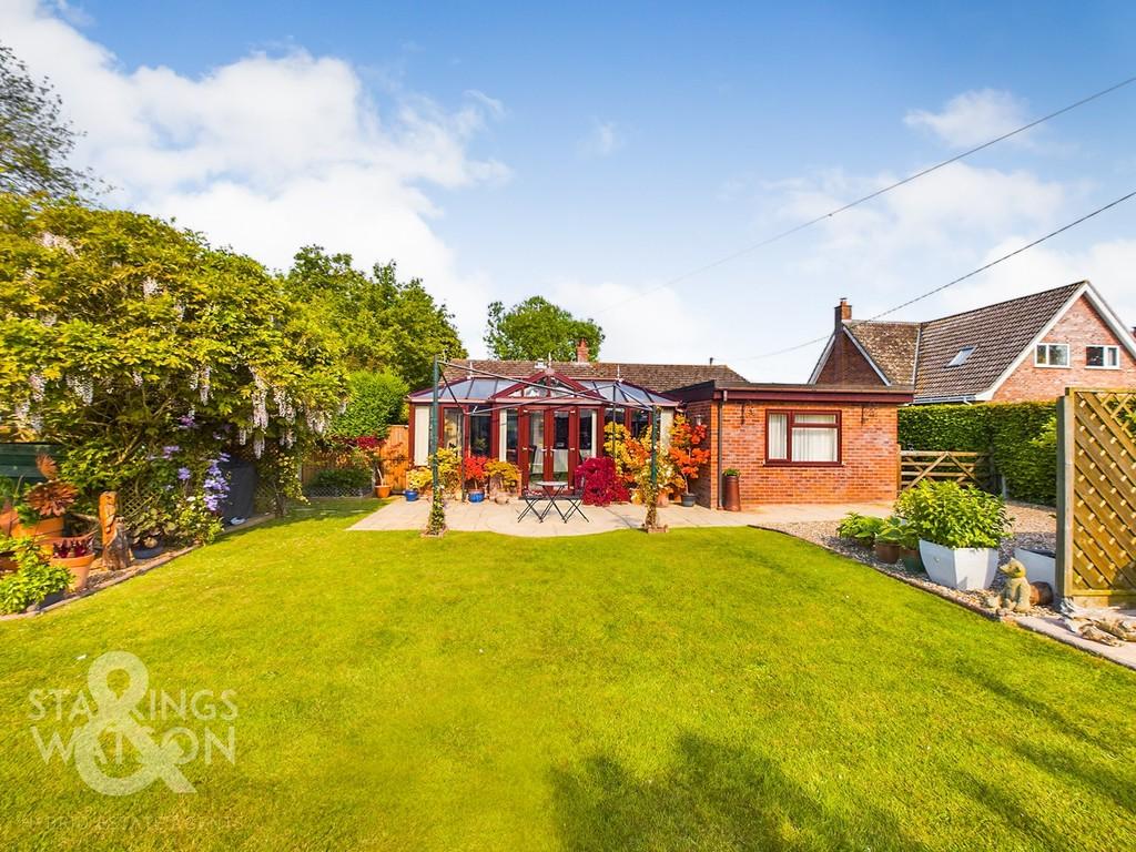 Surlingham Lane, Rockland St. Mary, Norwich 3 bed detached bungalow for
