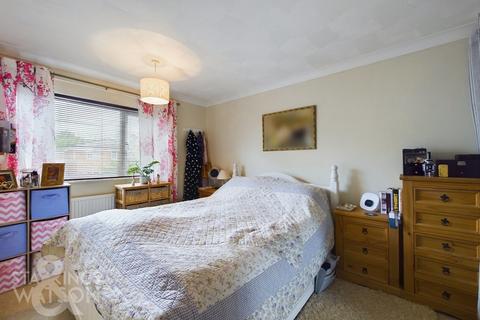 3 bedroom semi-detached house for sale - Yew Court, Norwich