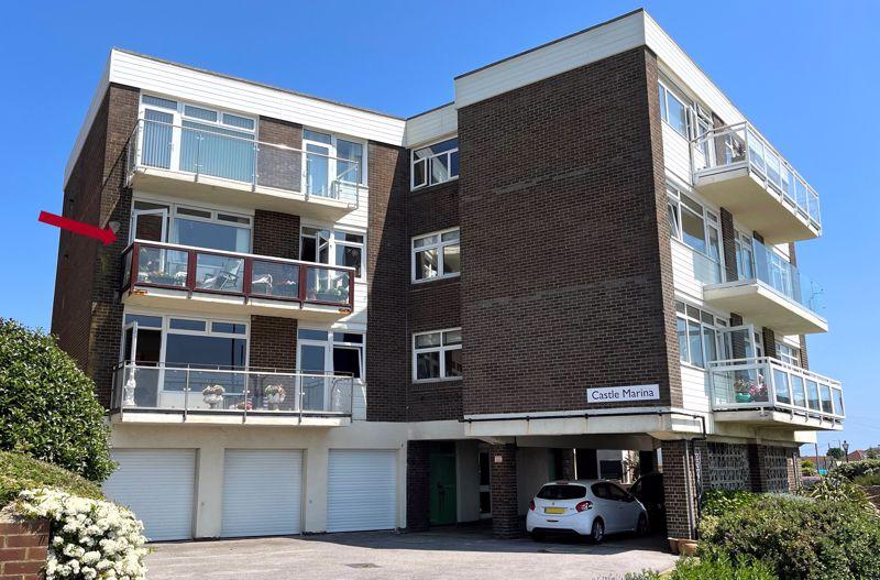 Castle Marina, Marine Parade East, LeeOnTheSolent, PO13 2 bed apartment for sale £360,000