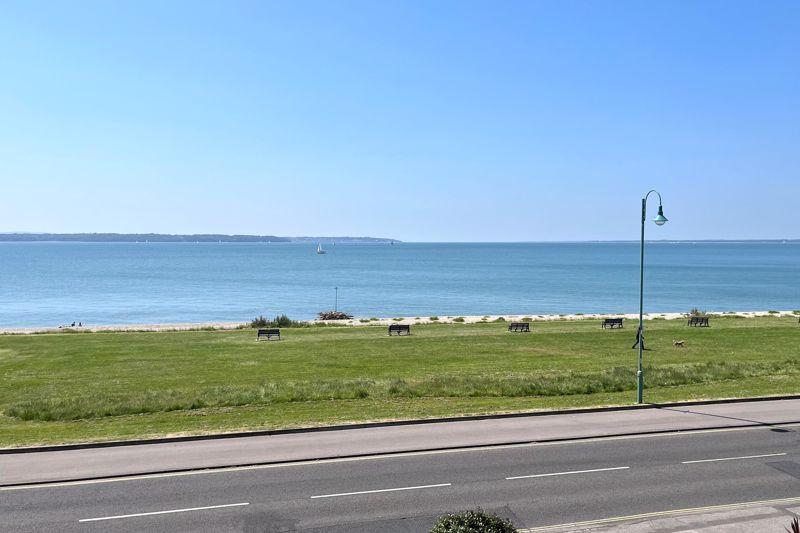 Castle Marina, Marine Parade East, LeeOnTheSolent, PO13 2 bed apartment for sale £360,000