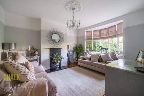70 Crossways, Romford, RM2 6AS