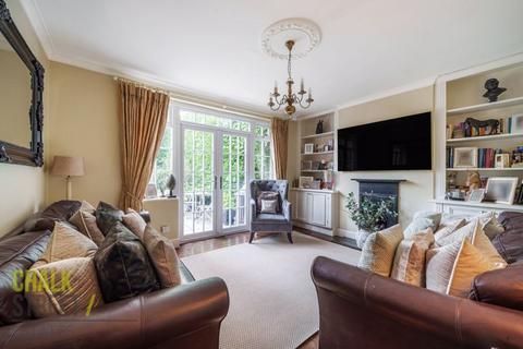 70 Crossways, Romford, RM2 6AS