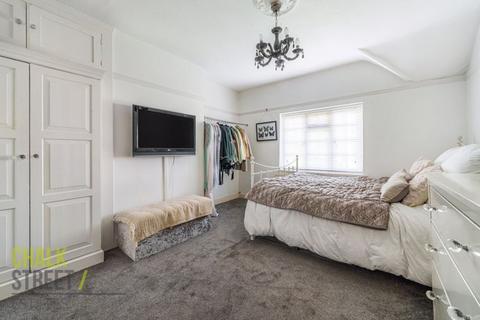 70 Crossways, Romford, RM2 6AS