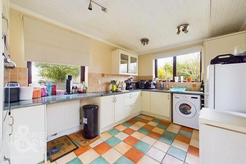 3 bedroom chalet for sale, Hillside Road East, Bungay