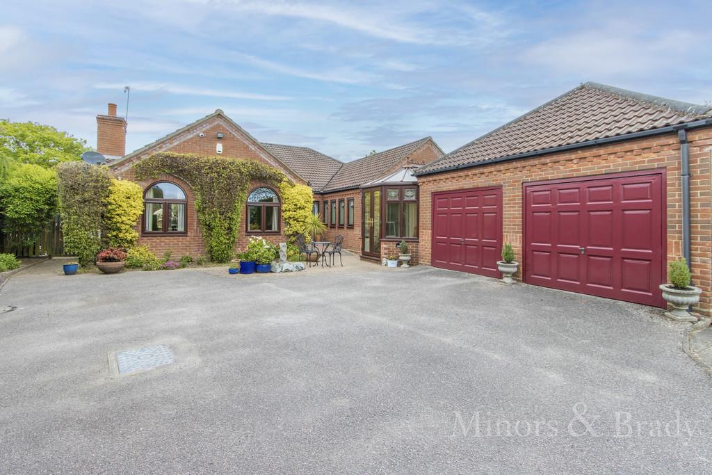 Blofield Corner Road, Little Plumstead 3 bed detached bungalow for sale