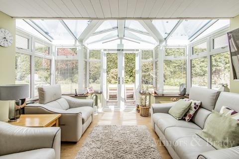 3 bedroom detached bungalow for sale - Blofield Corner Road, Little Plumstead