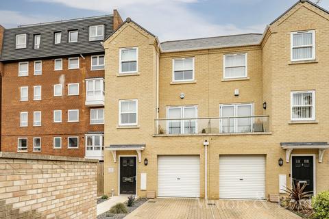 3 bedroom townhouse for sale - Kirkley Cliff Road, Lowestoft