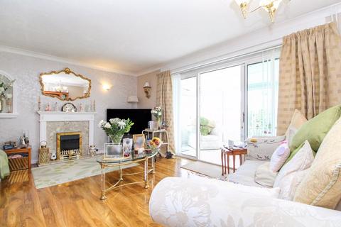 16 Chagford Close, Bedford, MK40 3AY