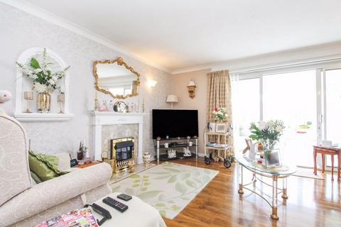 16 Chagford Close, Bedford, MK40 3AY