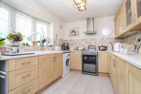 16 Chagford Close, Bedford, MK40 3AY