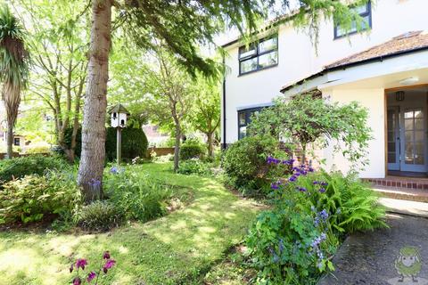 5 bedroom detached house for sale - Hiram Drive, East Boldon NE36