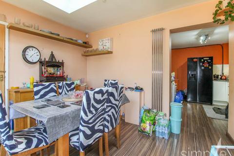 3 bedroom house to rent, Harlington Road, Uxbridge, Middlesex