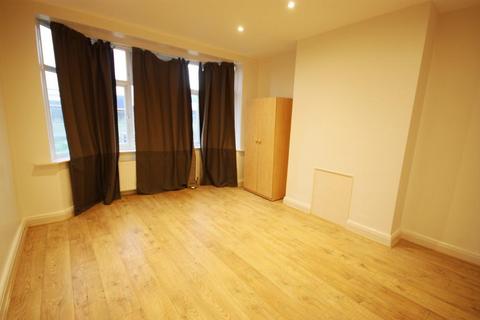 2 bedroom flat for sale - Western Avenue, Acton, London, W3 0PH