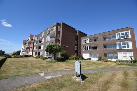 2 bedroom apartment to rent, Fourth Avenue, Frinton-on-Sea CO13