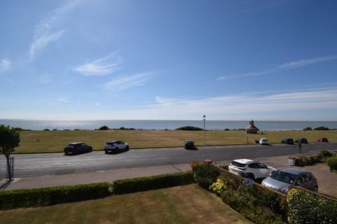 2 bedroom apartment to rent, Fourth Avenue, Frinton-on-Sea CO13