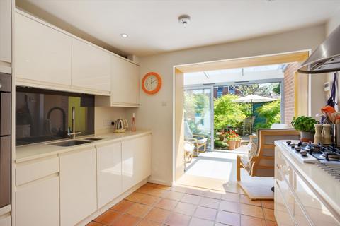 2 bedroom terraced house for sale - Newburgh Street, Winchester, Hampshire, SO23