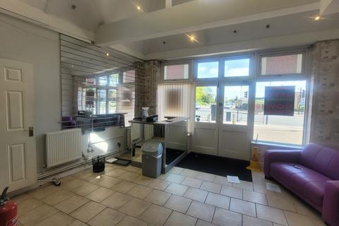 Retail property (high street) to rent, 633 Holderness Road, Hull, East Yorkshire, HU8 9AL