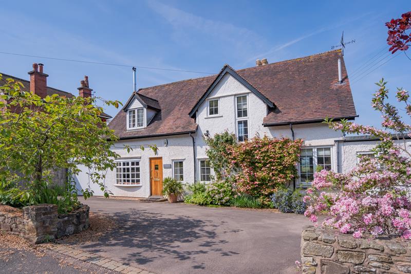 High Lea, Bank Crescent, Ledbury, Herefordshire, HR8 1AF 4 bed detached