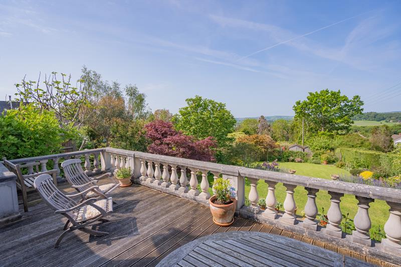 High Lea, Bank Crescent, Ledbury, Herefordshire, HR8 1AF 4 bed detached