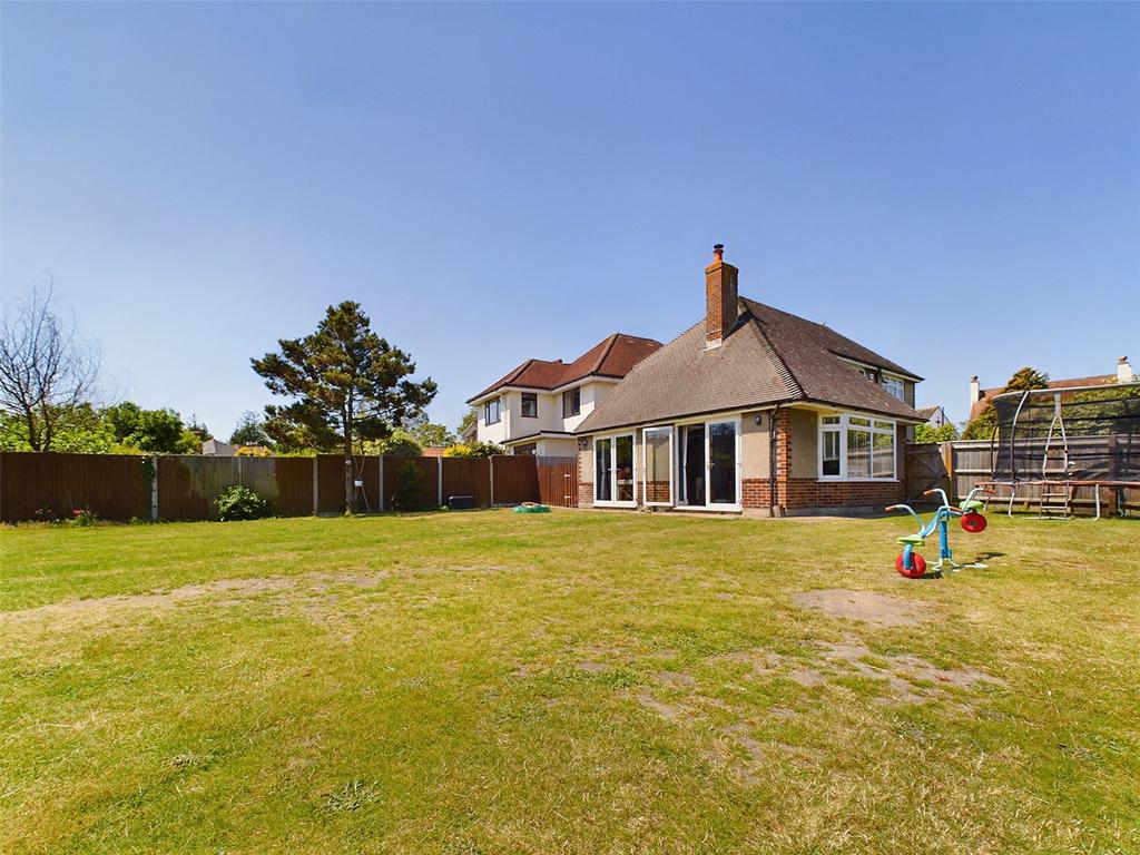 Durrington Place, Bournemouth, BH7 3 bed detached house for sale £700,000
