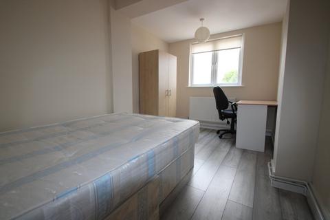 2 bedroom flat to rent, Finchley Road, London, NW11