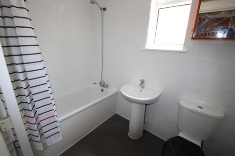 2 bedroom flat to rent, Finchley Road, London, NW11