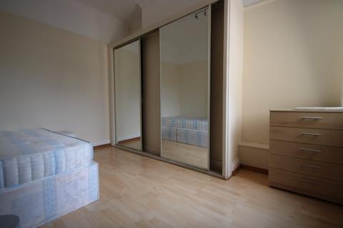 2 bedroom flat to rent, Finchley Road, London, NW11
