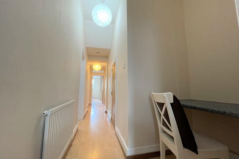 2 bedroom flat to rent, Finchley Road, London, NW11