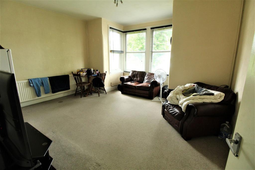 The Drive, Ilford 1 bed apartment for sale £175,000