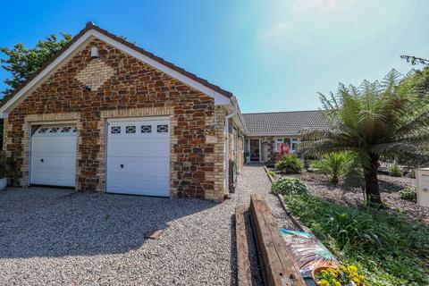 3 bedroom detached bungalow for sale - Tye Hill Close, Trewoon, St Austell, PL25