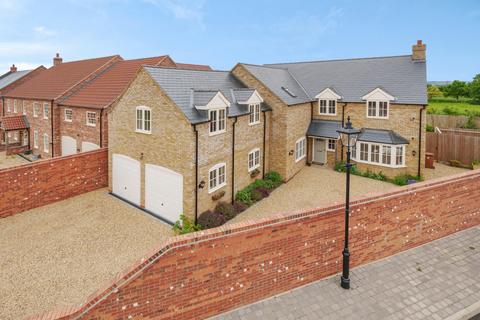 5 bedroom detached house for sale - Brindley Close, Thorpe-On-The-Hill, LN6